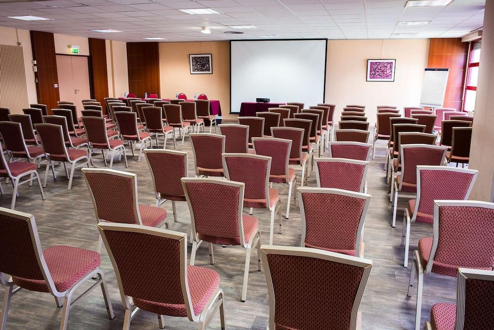 Hotel The Originals City, Ascotel, Lille Est Grand Stade 3*